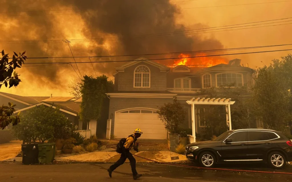 Extreme Winds Trigger Evacuations as Los Angeles Wildfire Spreads